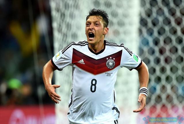  欧塞尔年轻中场横空出世，独造三球主导比赛走势